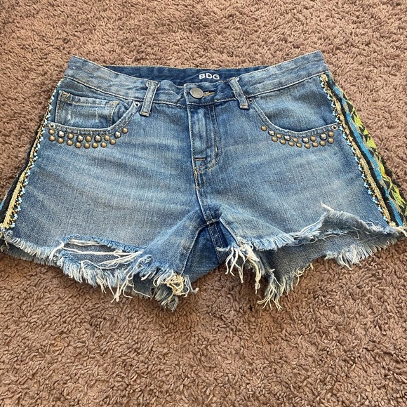 BDG Mid Rise Freja Vintage Fit Cutoffs Denim Shorts Size 26 - Picture 2 of 7